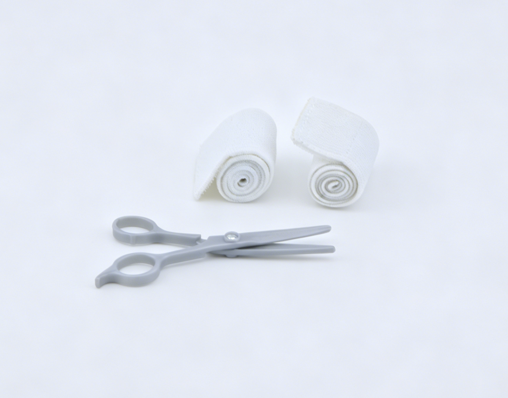 American girl 2 fabric bandage rolls & scissors for 18'' doll Nanea's Medical Care Kit