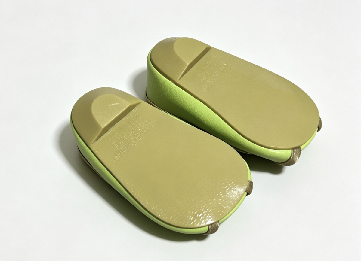 A pair of green open-toe kitten heels for 18'' doll  Princess Tiana