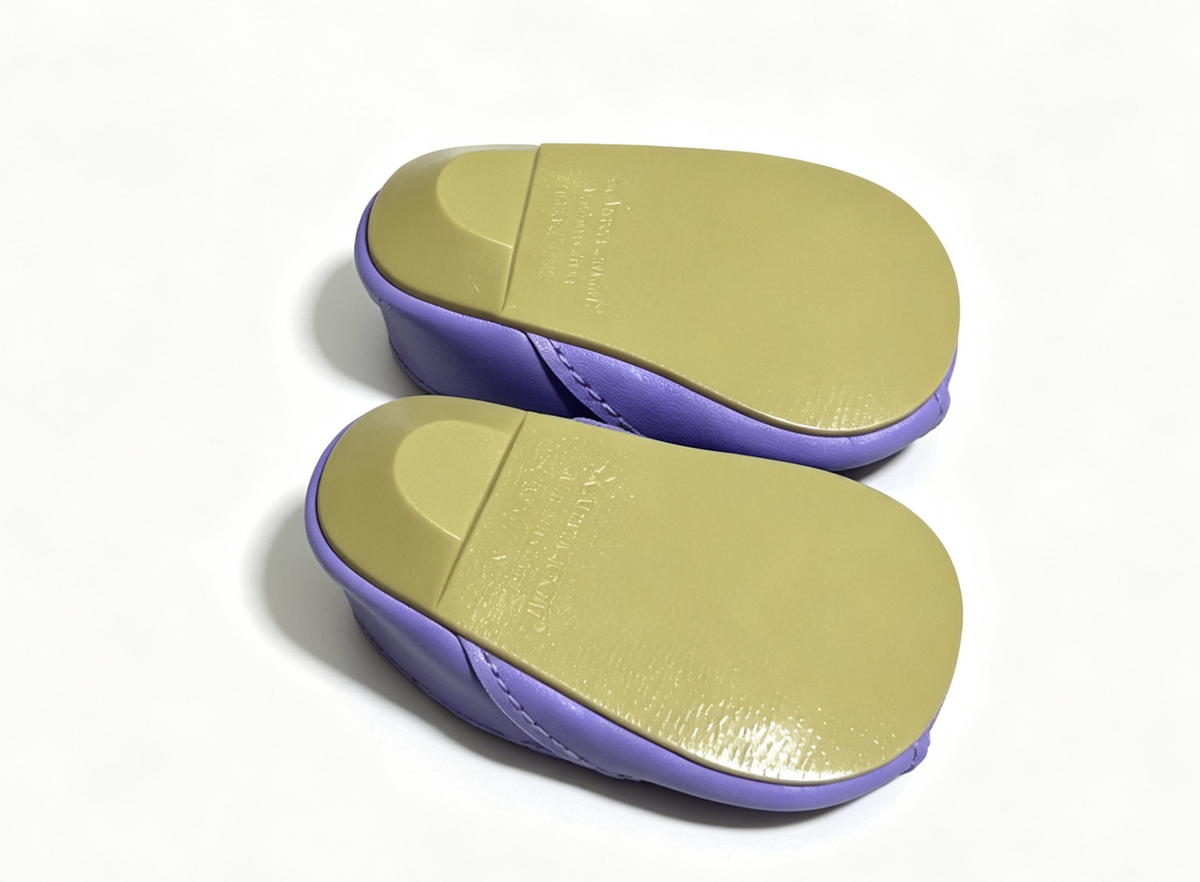 A pair of purple open-toe kitten heels for 18'' doll Princess Ariel